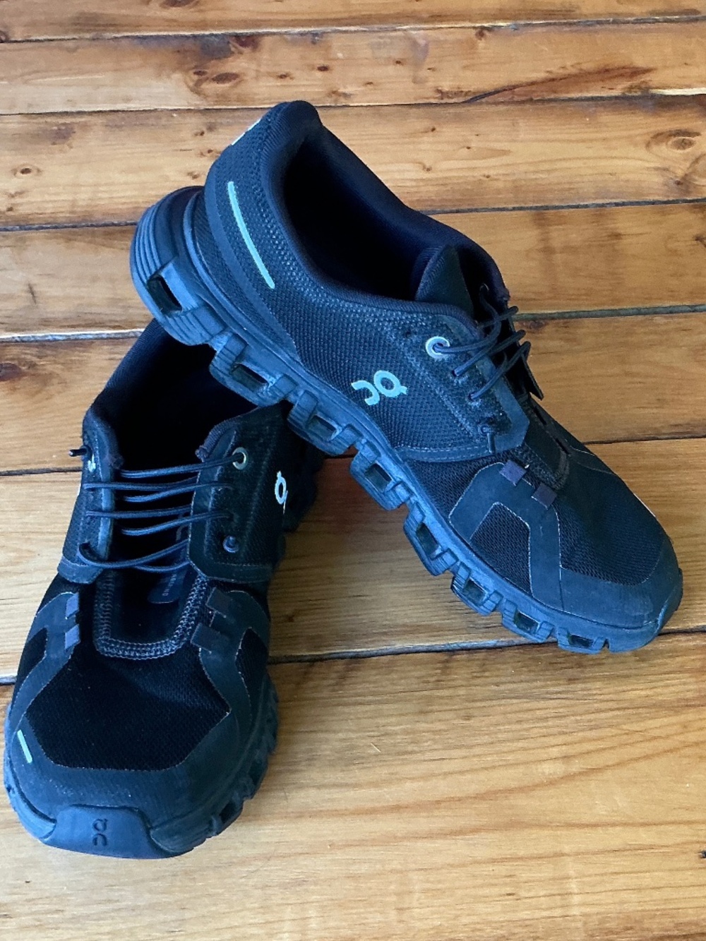 OC ON CLOUD 6 - Women’s Black Size 7.5